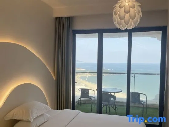 2 Bedrooms Deluxe Suite with view