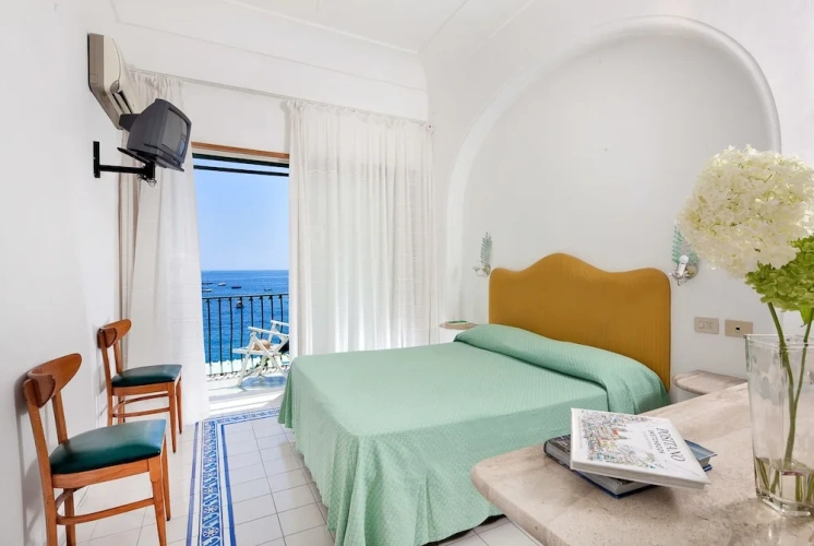 Double room with balcony and with sea view