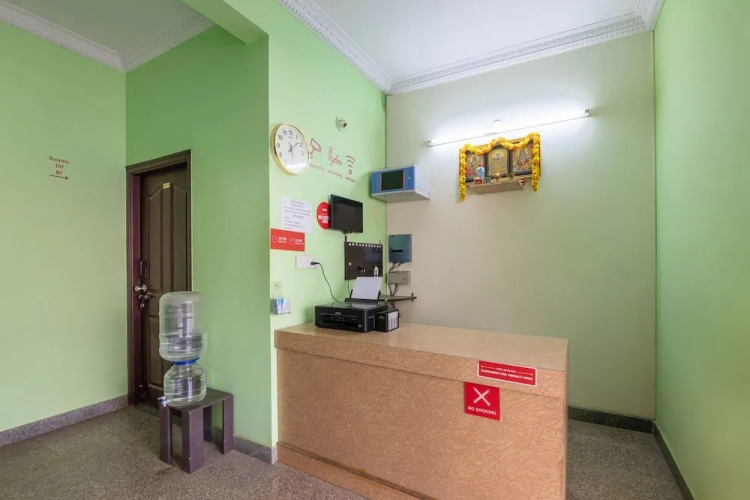 OYO 10242 Hotel Shelton Suites