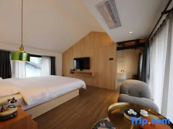 Deluxe Double Duplex room with garden view