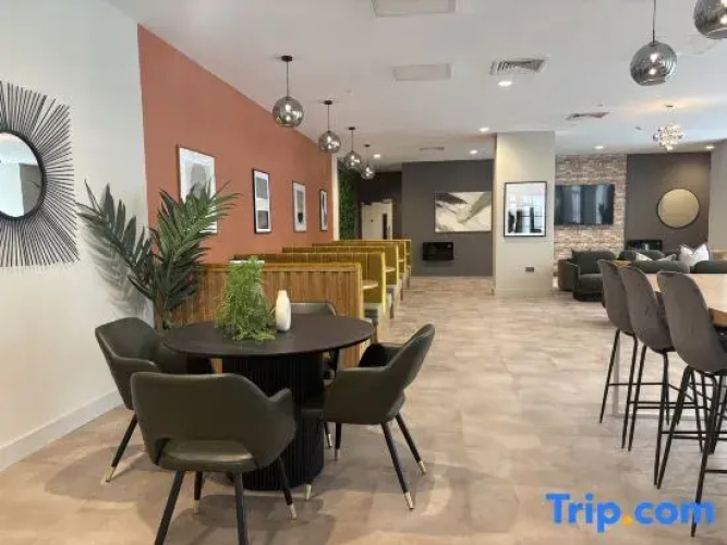 Stylish apartment in central Birmingham, with Parking