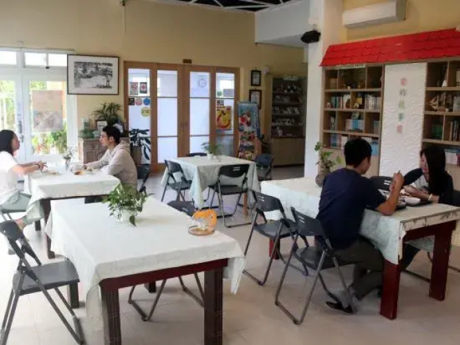 Barefoot Springs Hostel