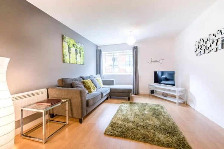 2 Bedrooms Apartment