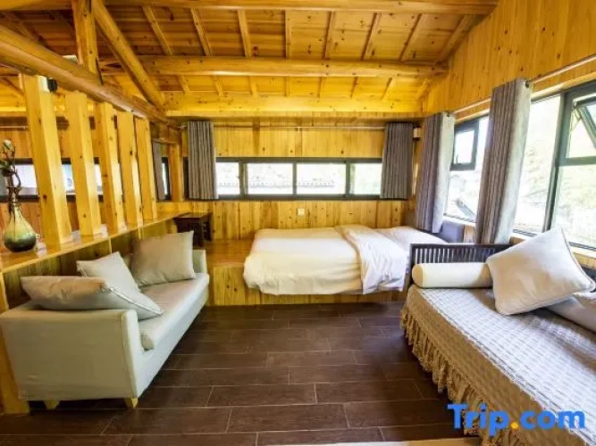 Quadruple Family Suite
