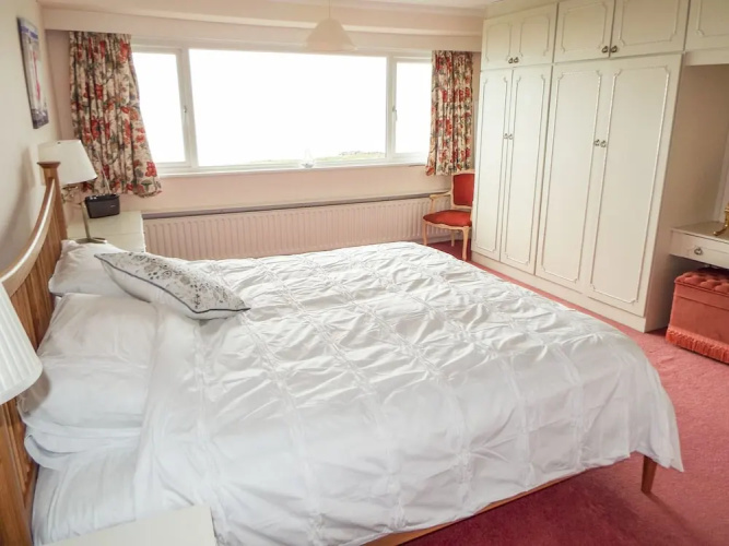 11 Broad Strand
