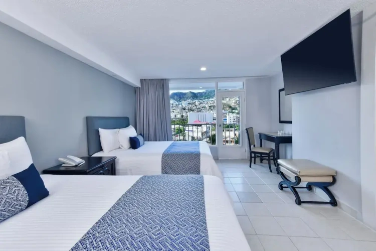 Standard Quadruple room with balcony and with mountain view