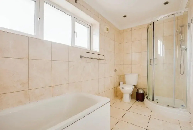 3-bed Apt-15 Mins to Heathrow-pet-friendly-parking