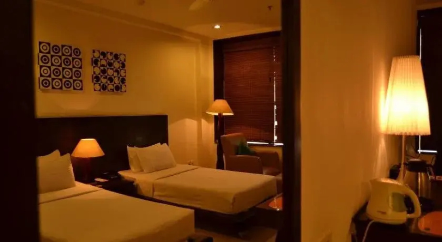 17 Degrees Hotel