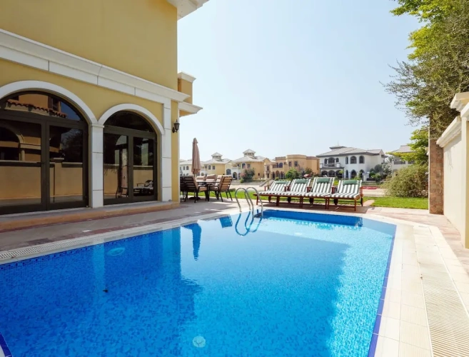 4 Bedrooms Villa