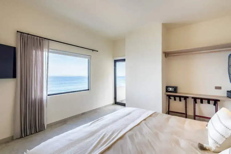 Cabo Break Hotel