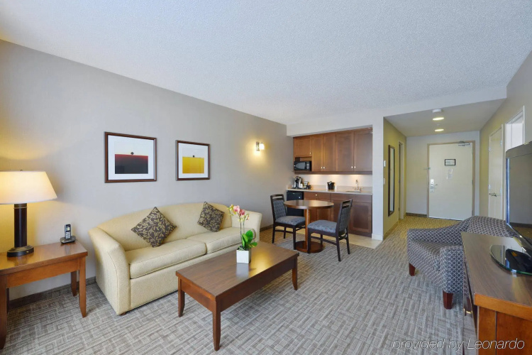 Hotel Kelowna & Conference Centre