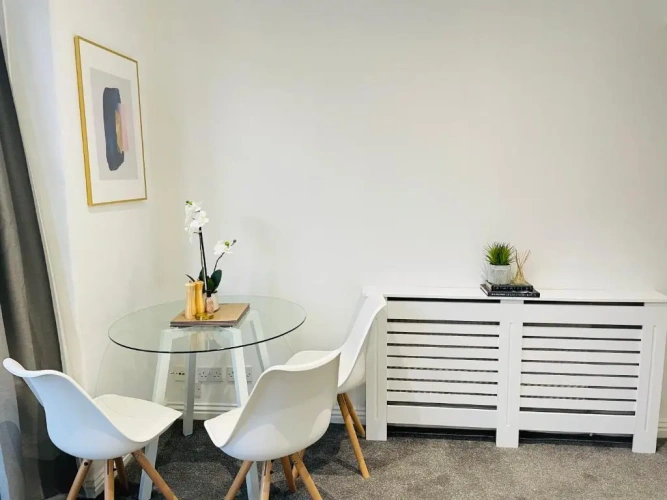 2 Bedrooms Apartment