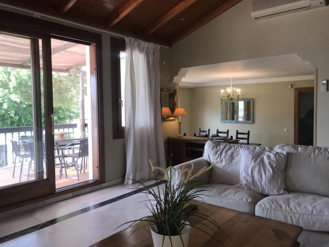 8381 - Large beach side villa in Marbella