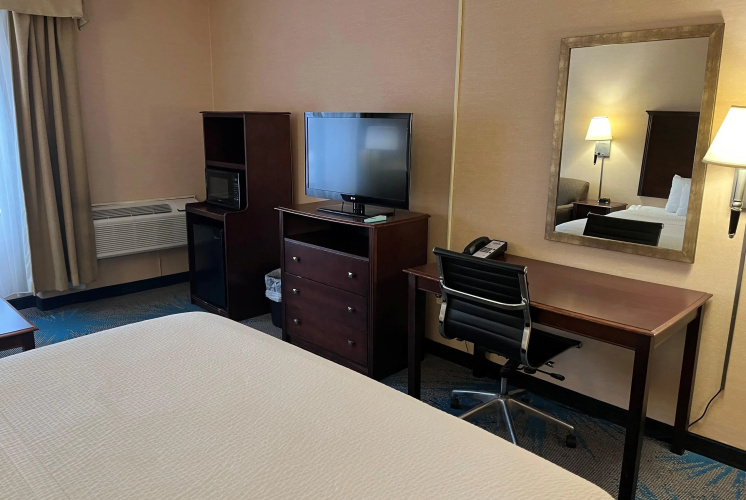 Days Inn by Wyndham Duluth Lakewalk