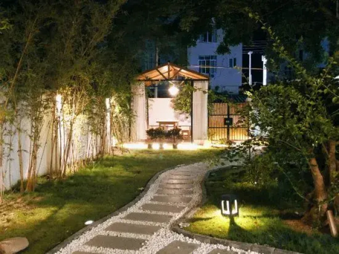 Cover yard homestay