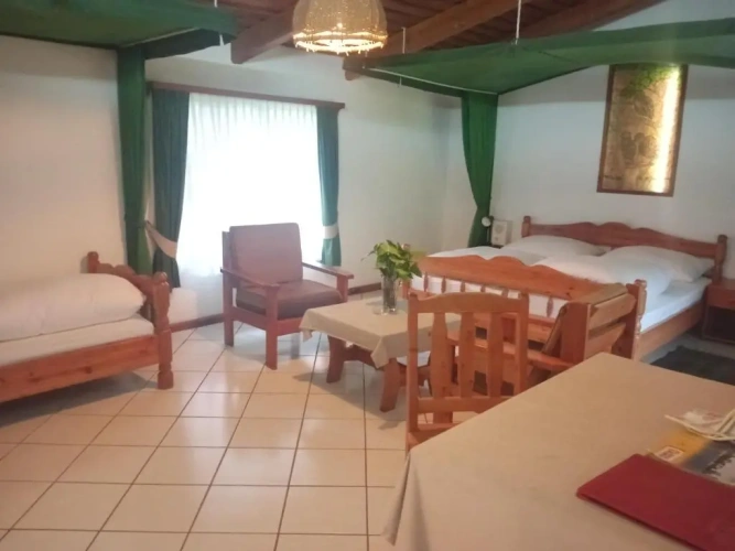 Deluxe Triple Family room
