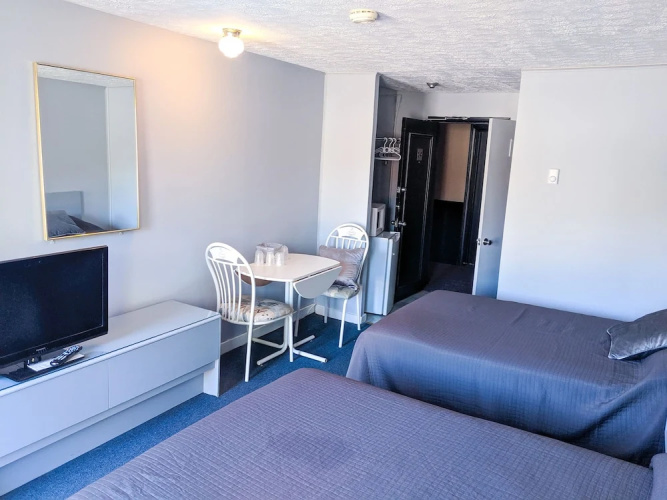 Skyline Motel & Campus Inn