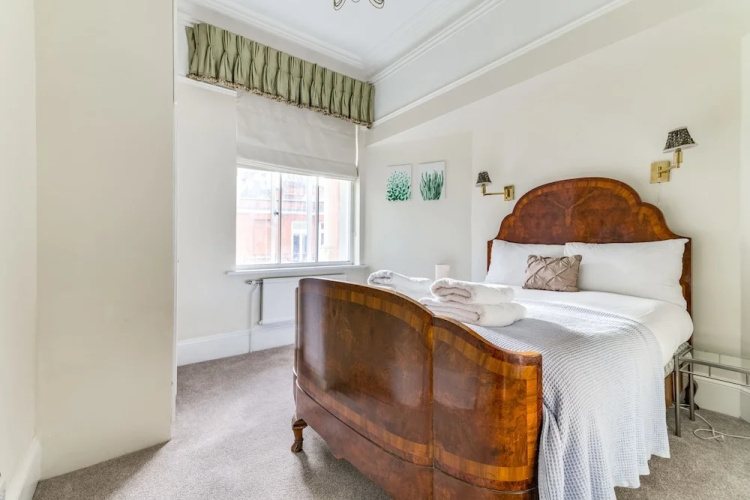 St. James / Westminster Apartment