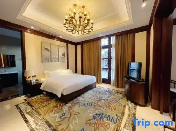 Deluxe Family Suite