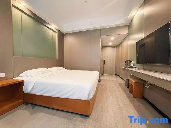 Standard Double room with city view