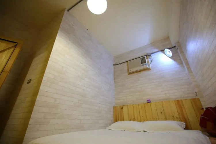 Hive Backpackers