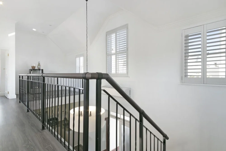 4 Bedrooms Cottage