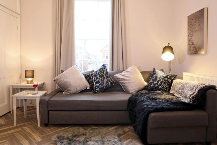 4 Bedrooms Cottage