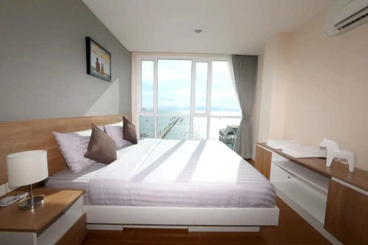 1 Bedroom Apartment with balcony and with view