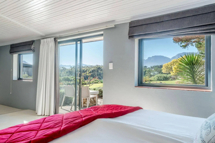Colourful Manor Luxury Lodge