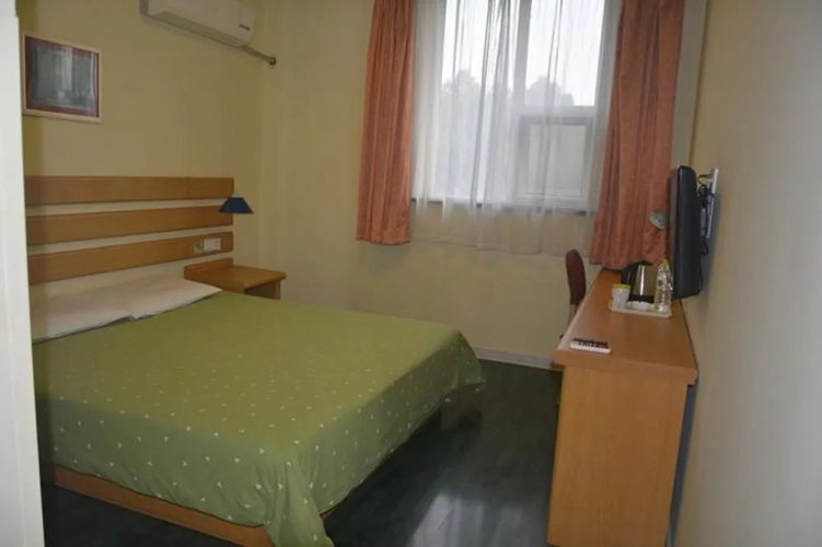 Home Inn Linyi People's Square