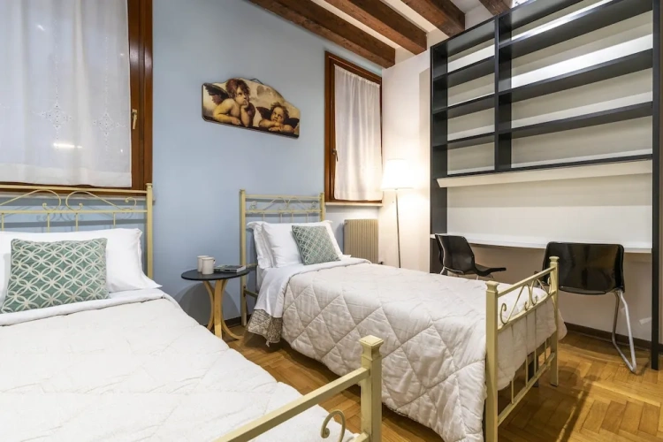 2 Bedrooms Apartment