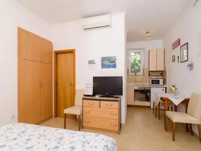 Apartments and Room Frane - Studio With Terrace