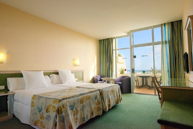 Standard Twin room with balcony