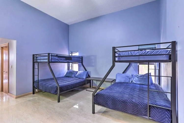 4 Bedrooms Cottage