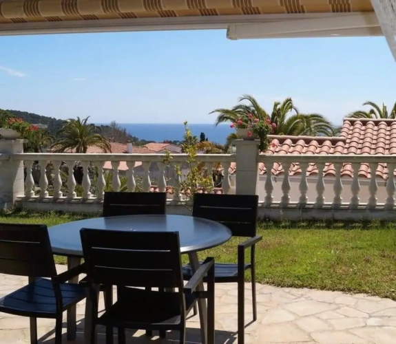 2 Bedrooms Family Cottage with sea view