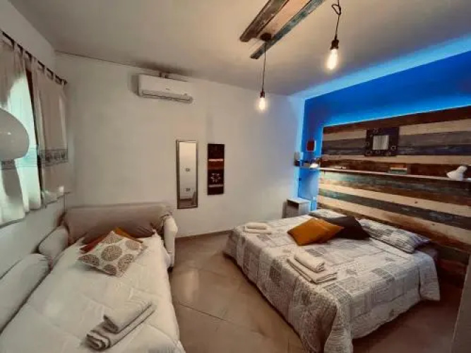 Iknos Guest House