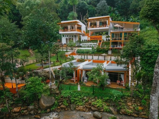 Standard Family room with mountain view