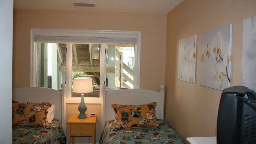 Barefoot Kiwi - 4 Br home by RedAwning