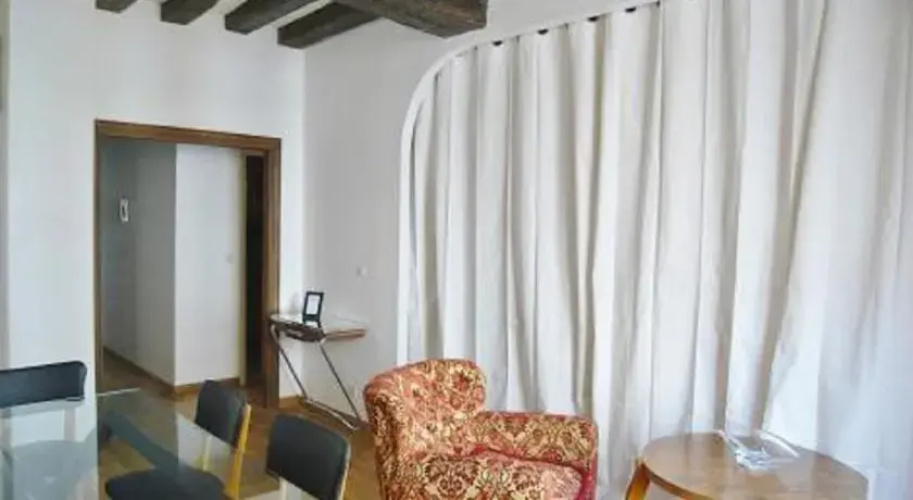 One-Bedroom Apartment Downtown