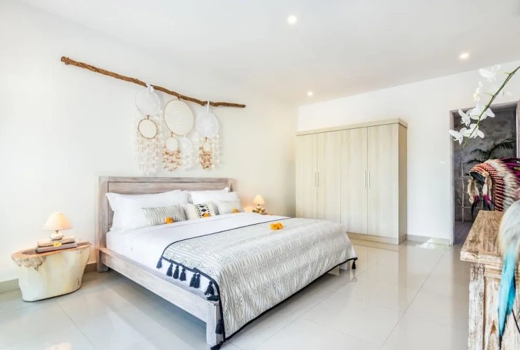 4 Bedrooms Luxury Villa