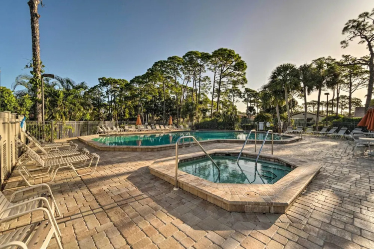 Lanai + Community Pool Access: Sarasota Oasis!
