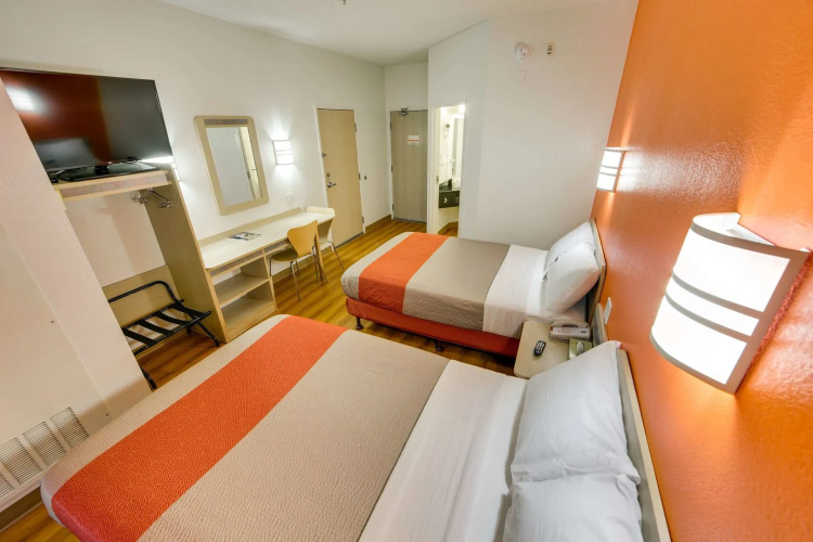 Motel 6 Brampton, ON - Toronto