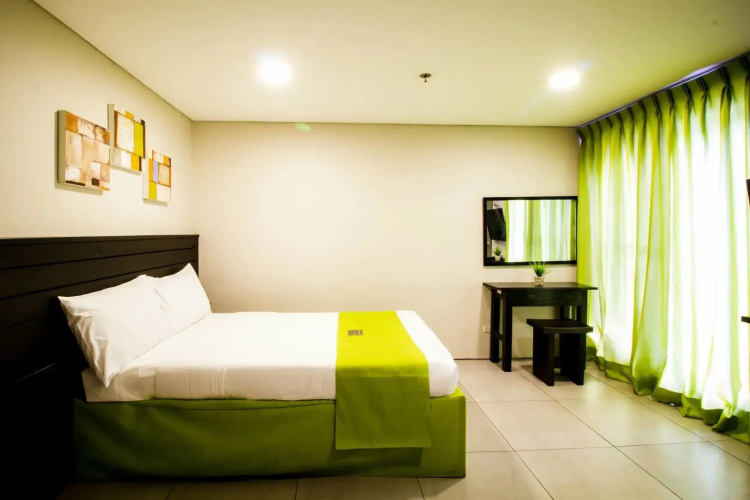 Jade Hotel & Suites