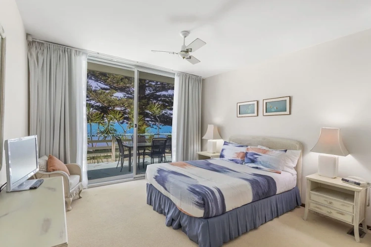 4 Bedrooms Cottage with balcony
