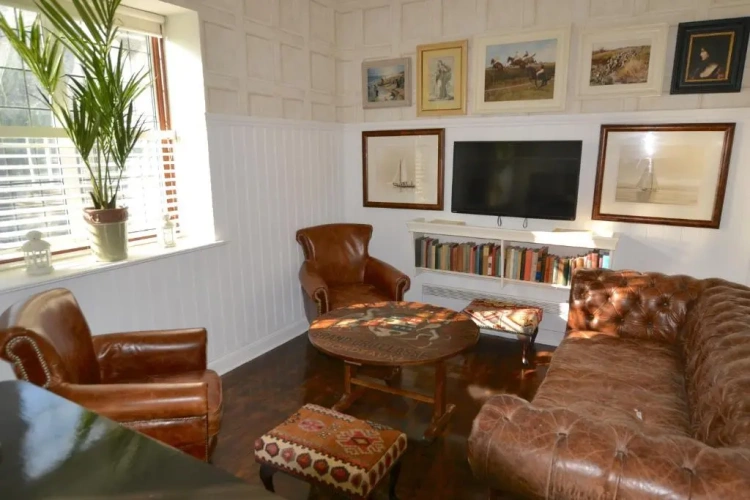 2 Bedrooms Cottage