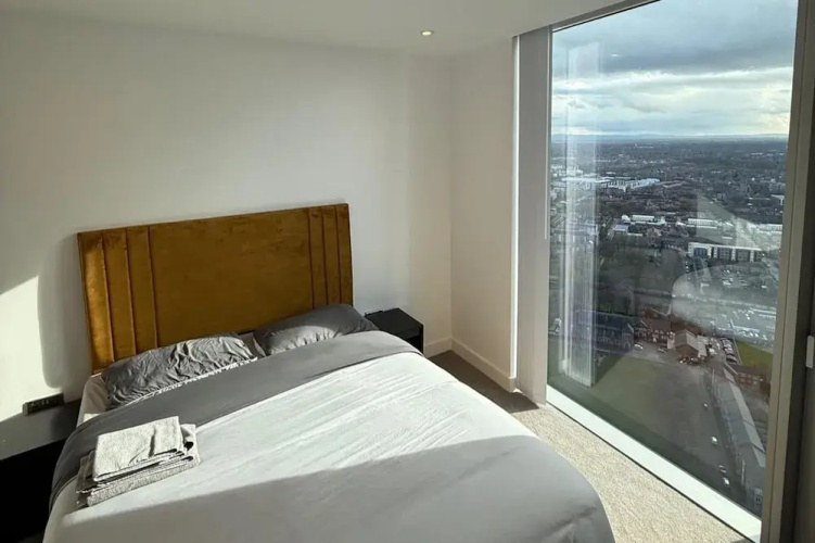 Apt Sleeps 6 With Two Bathrooms