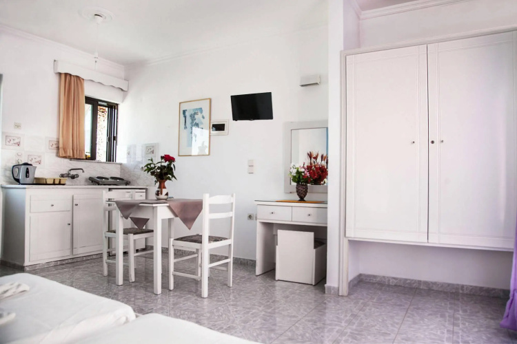 Yannis Yard Studios and Apartments