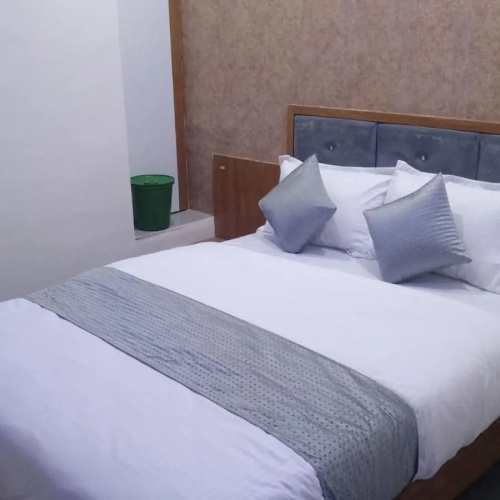 Hotel S G, Vadodara