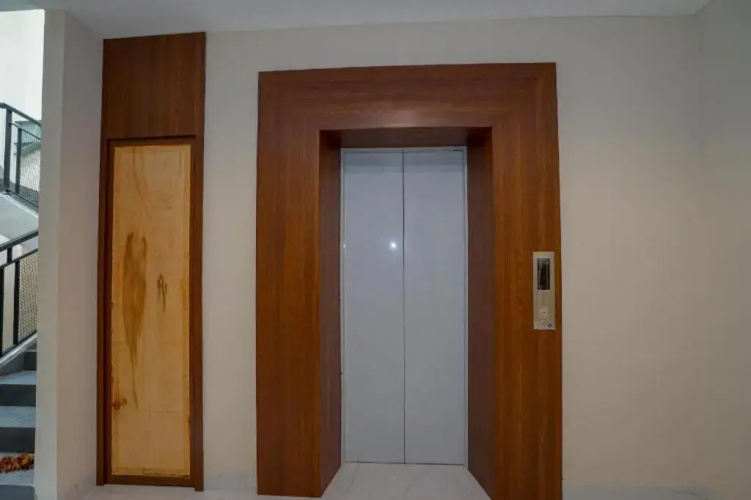 OYO 1574 U_xpress Hotel