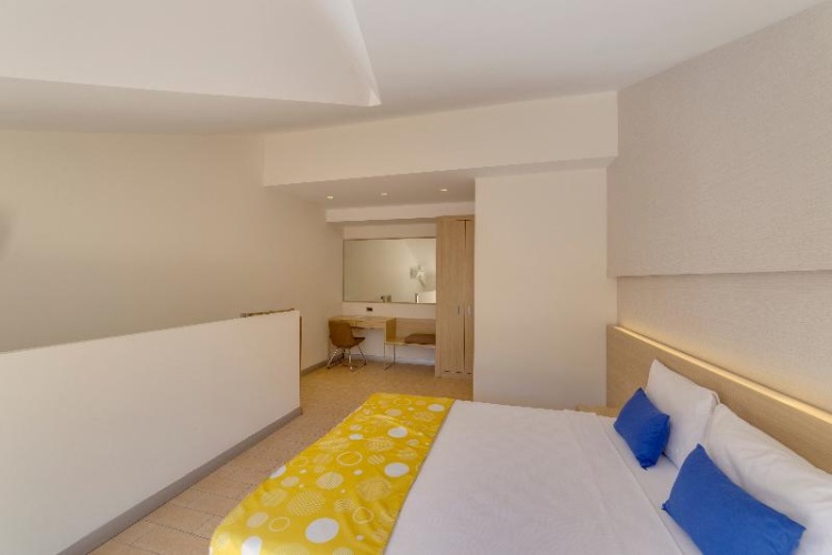 Standard room with balcony